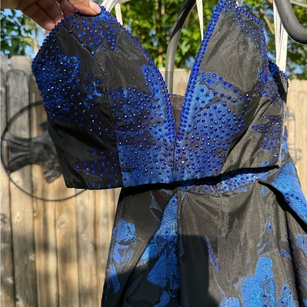 ▶️ Ellie Wilde◀️ Royal Blue Black Ball Gown Dress Strapless 2 piece set. Size 4 - Picture 3 of 12